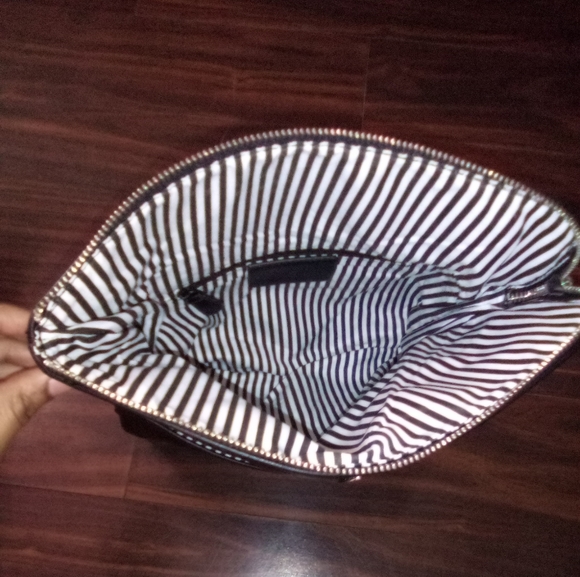 How Charming?👜 - Picture 3 of 4